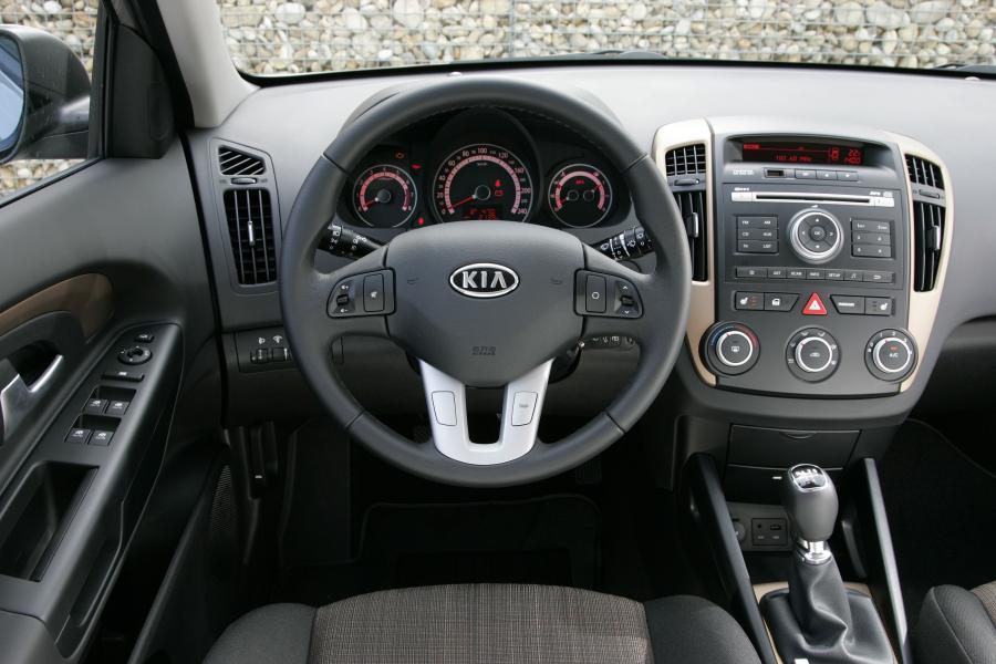  Kia cee&rsquo;d 2009 года  (фото 11 из 98)